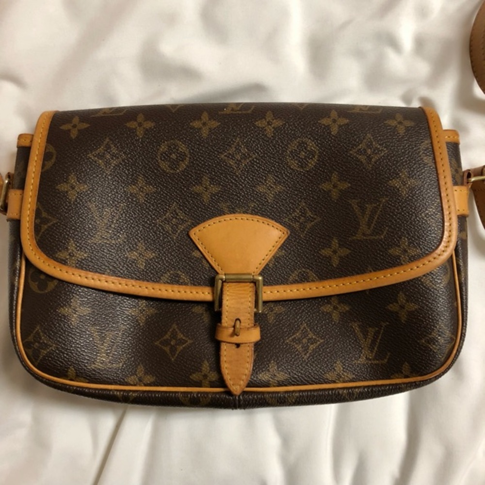 Authentic Vintage Louis Vuitton Sologne